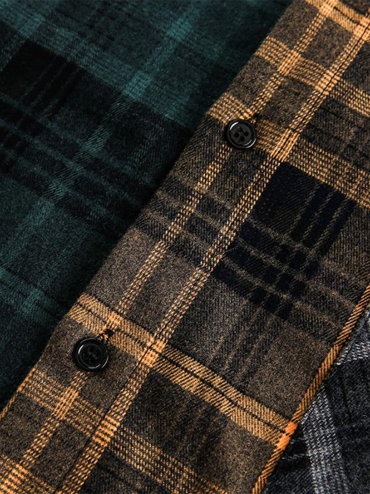 Flanellhemd mit Patchwork-Karo – Nahaufnahme der Knöpfe | XoKool