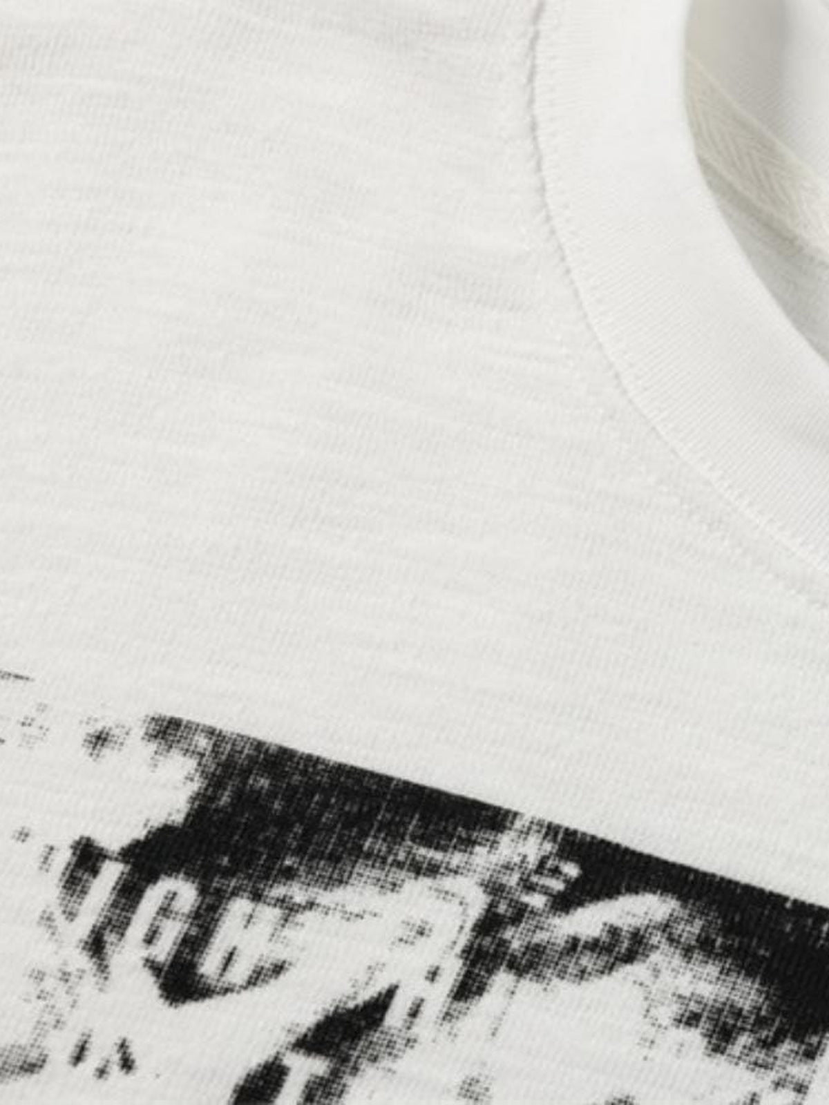 Photo collage tee – collar & graphic close-up | XoKool