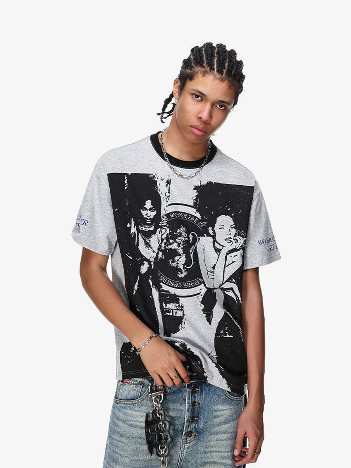Camiseta ringer con estampado de collage de retratos – Gris, puesta, vista frontal | XoKool