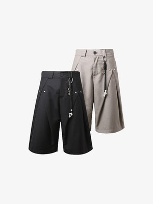 Wide Leg Shorts mit Bundfalten und Ketten-Charm – Schwarz und Taupe, Vorderseite flach | XoKool