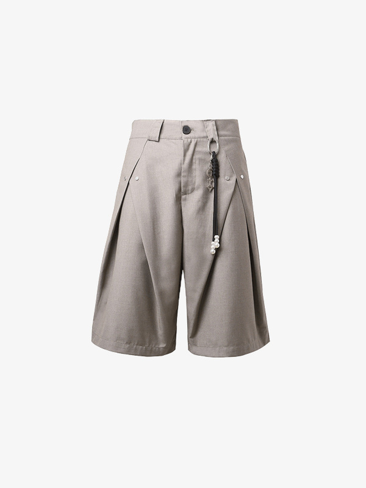 Wide Leg Shorts mit Bundfalten und Ketten-Charm – Taupe, Vorderseite flach | XoKool