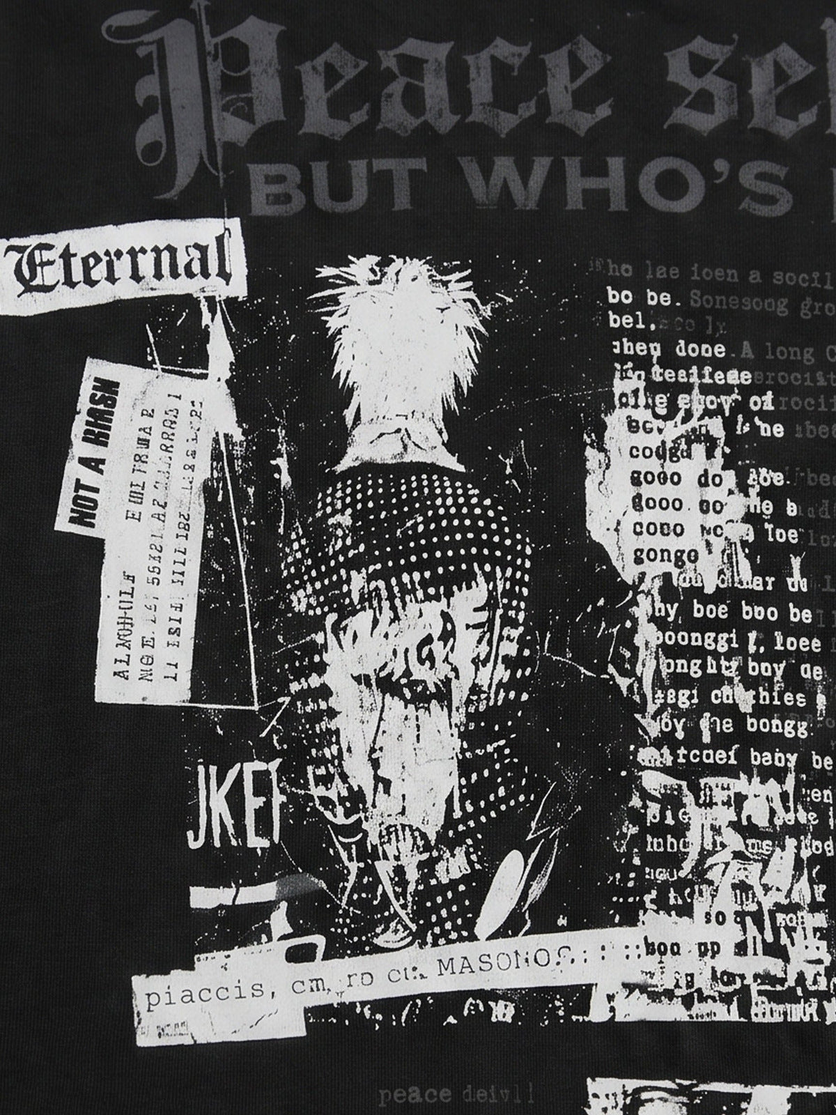 Punk Collage Longsleeve mit gestreiften Ärmeln – Collage am Rücken Nahaufnahme | XoKool