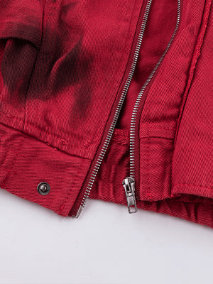 Chaqueta roja con estampado spray – detalle del cierre y el dobladillo | XoKool