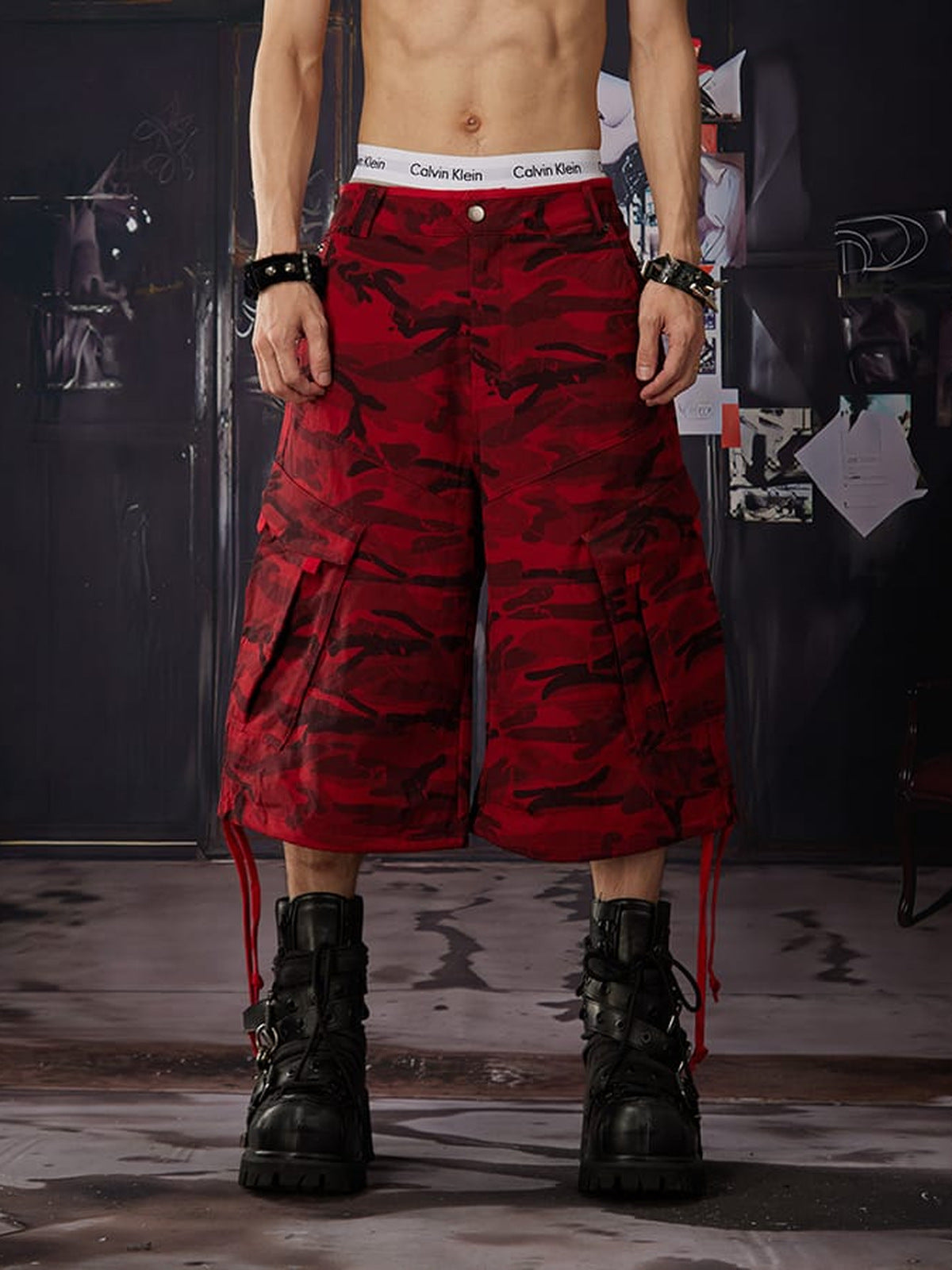 Rote Camo Cargoshorts – am Model, Vorderseite | XoKool