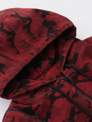 Hoodie con cierre de camuflaje rojo y bolsillo desgastado – detalle de la capucha y el cordón | XoKool