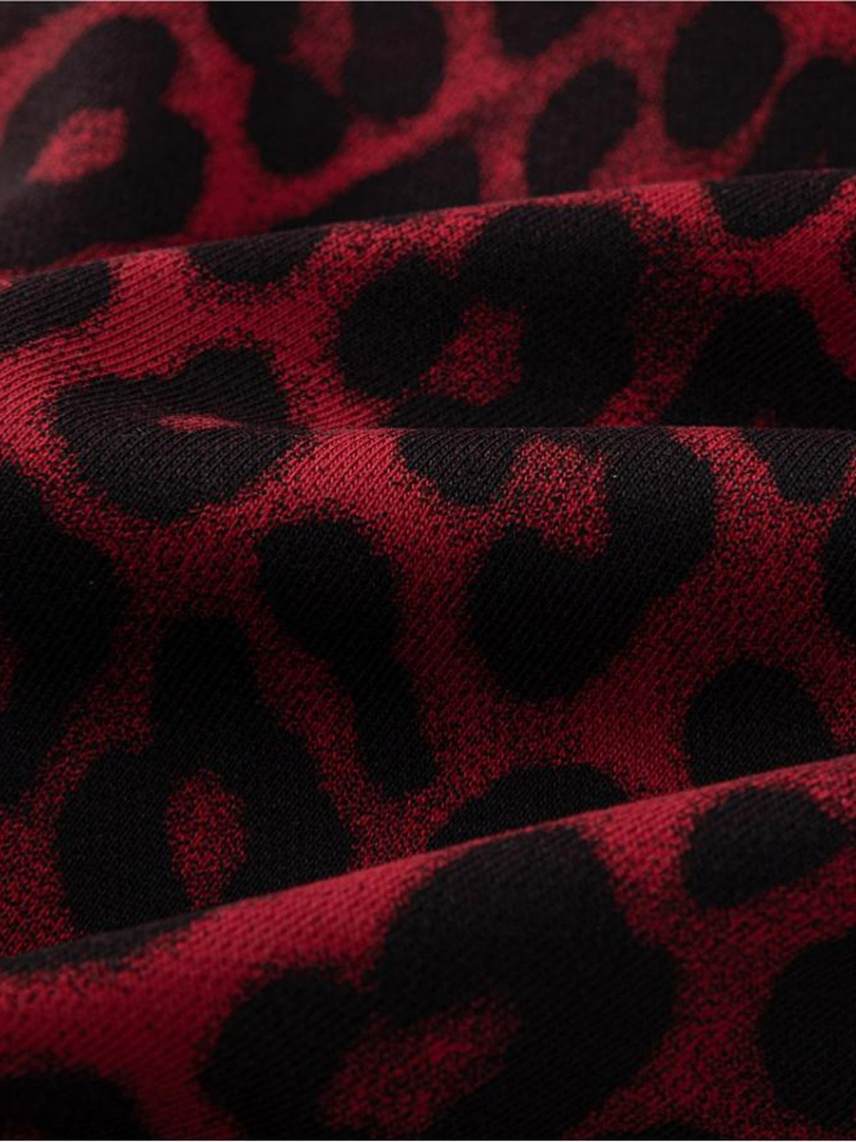 Leopard sweatpants – Leopard fabric close-up | XoKool