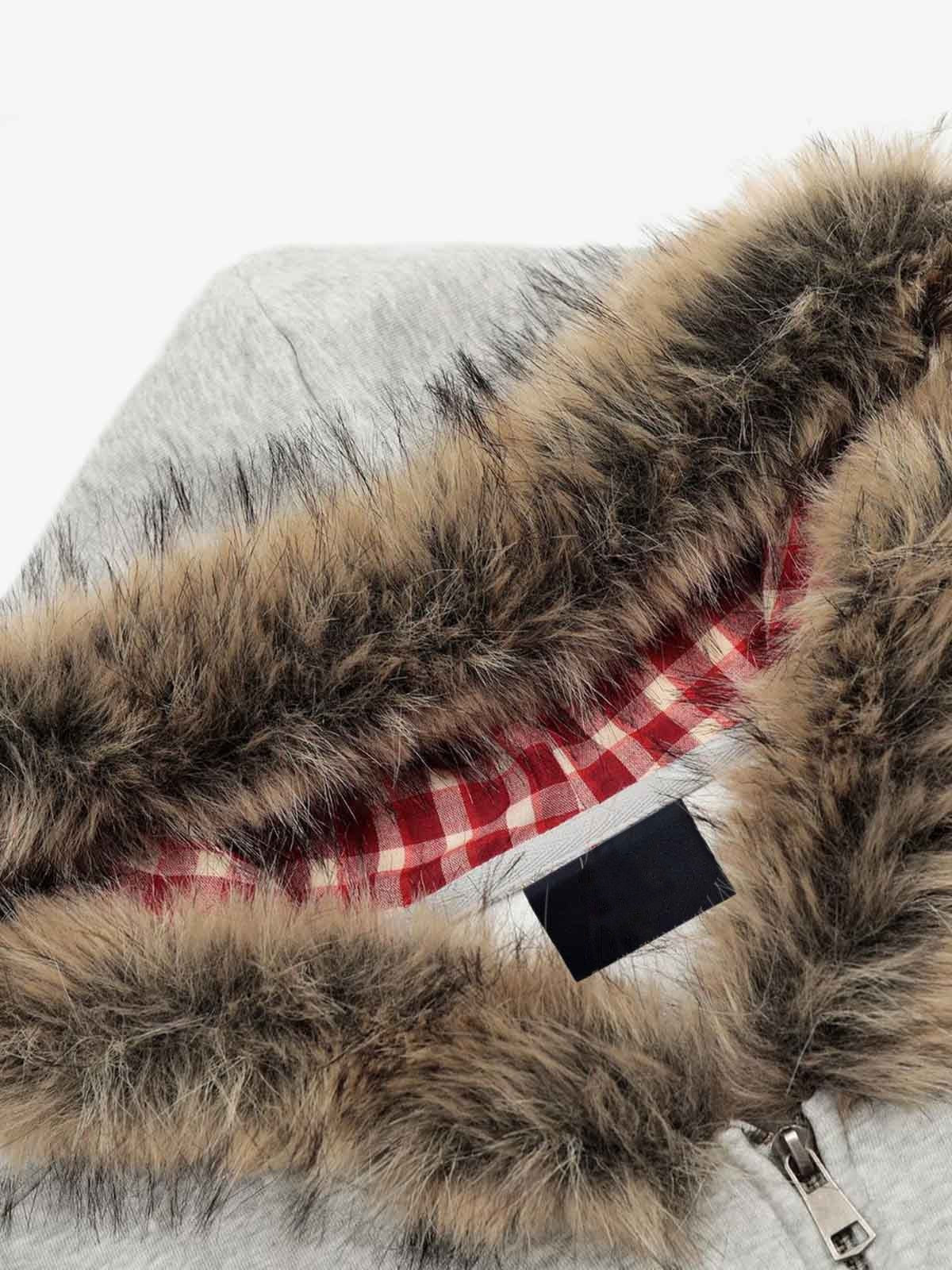 Zip Hoodie mit Fellbesatz – Nahaufnahme von Fellbesatz und Karo-Futter | XoKool