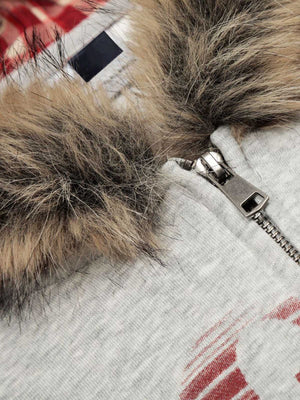 Zip Hoodie mit Fellbesatz – Nahaufnahme von Fellbesatz und Reißverschluss | XoKool