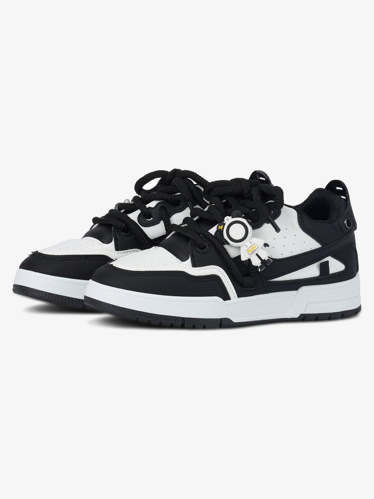 Zapatillas skate con cordones de cuerda y charm de figura – par en Negro | XoKool