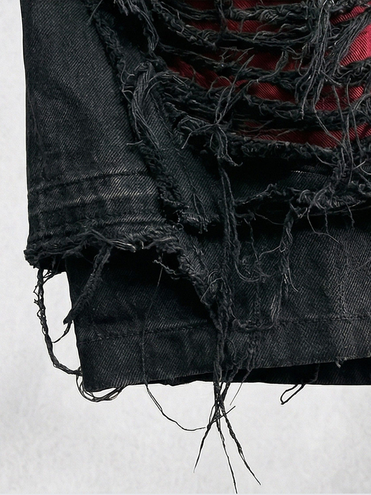 Jorts baggy rotos – Detalle del bajo deshilachado | XoKool