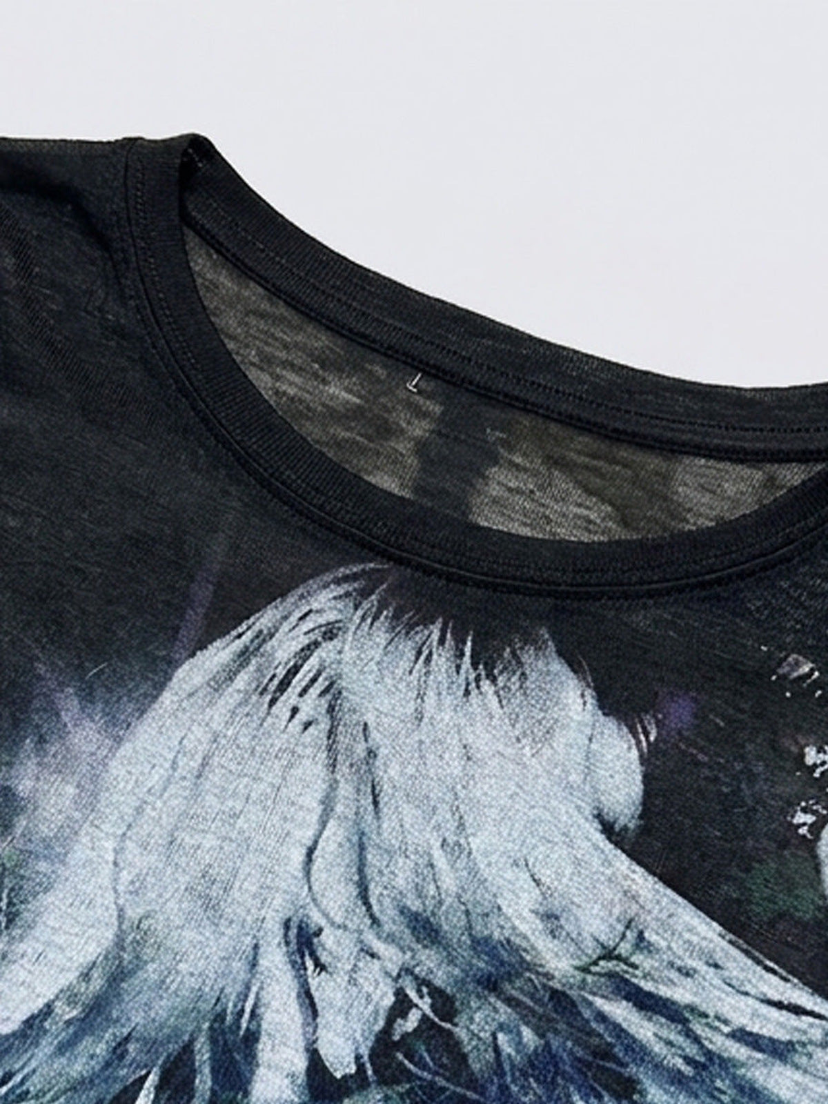 Top de manga larga transparente – Primer plano del escote y el estampado | XoKool