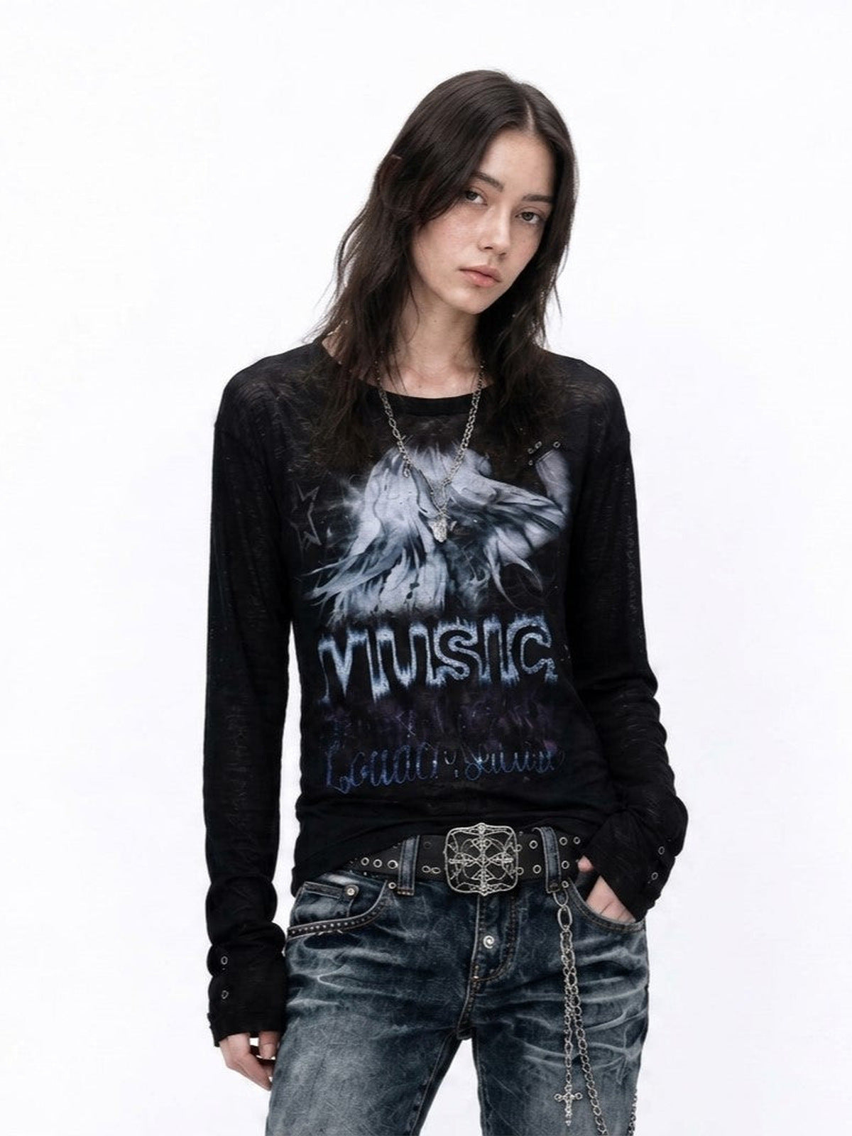 Top de manga larga transparente con estampado de alas desvaído – En modelo, frente | XoKool