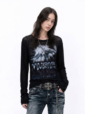 Top de manga larga transparente con estampado de alas desvaído – En modelo, frente | XoKool
