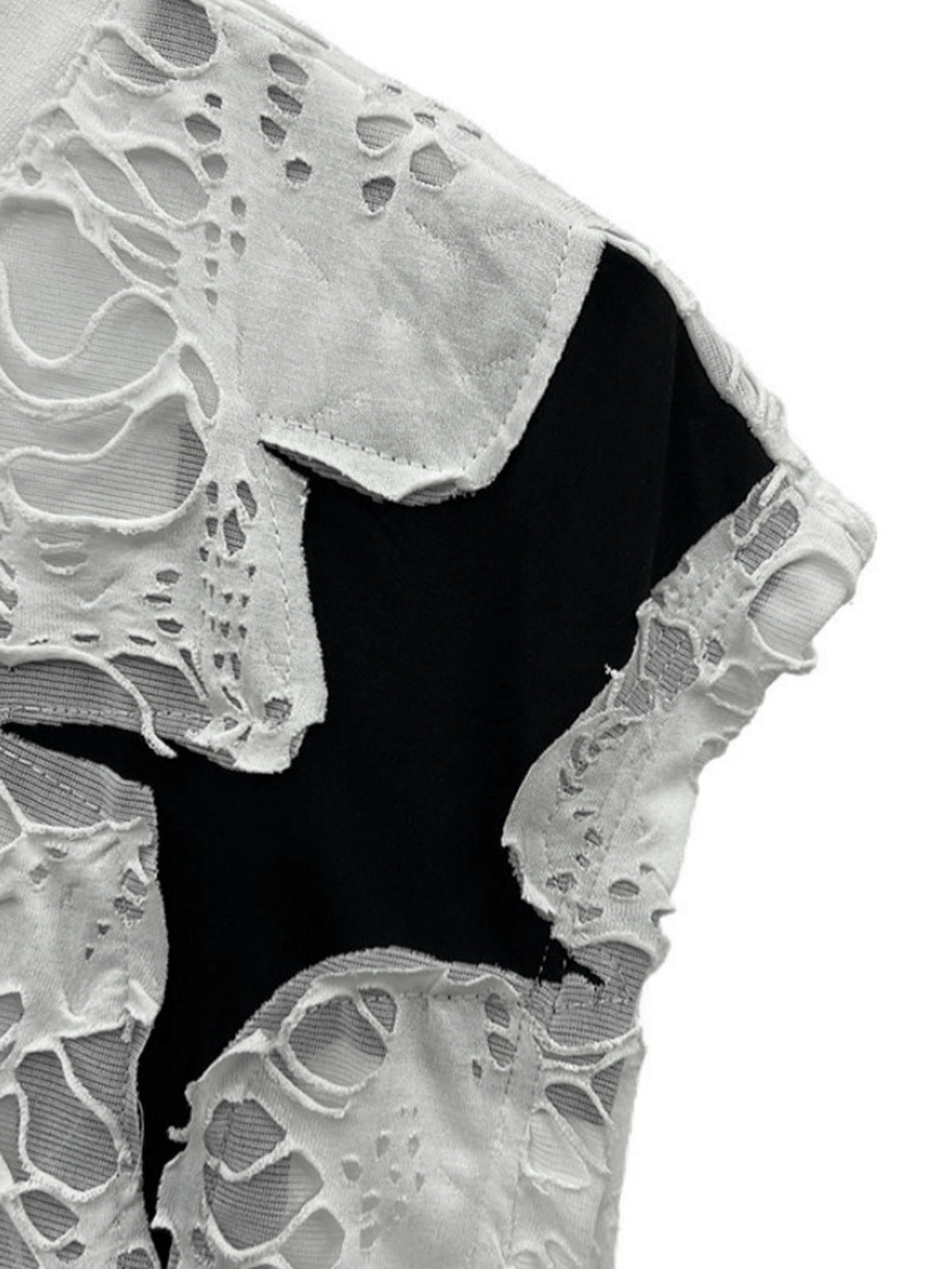 Gothic tank top – White, shoulder close-up | XoKool