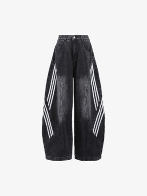 Barrel Jeans mit Seitenstreifen und gebogenen Nähten – Schwarz, Vorderseite flach | XoKool