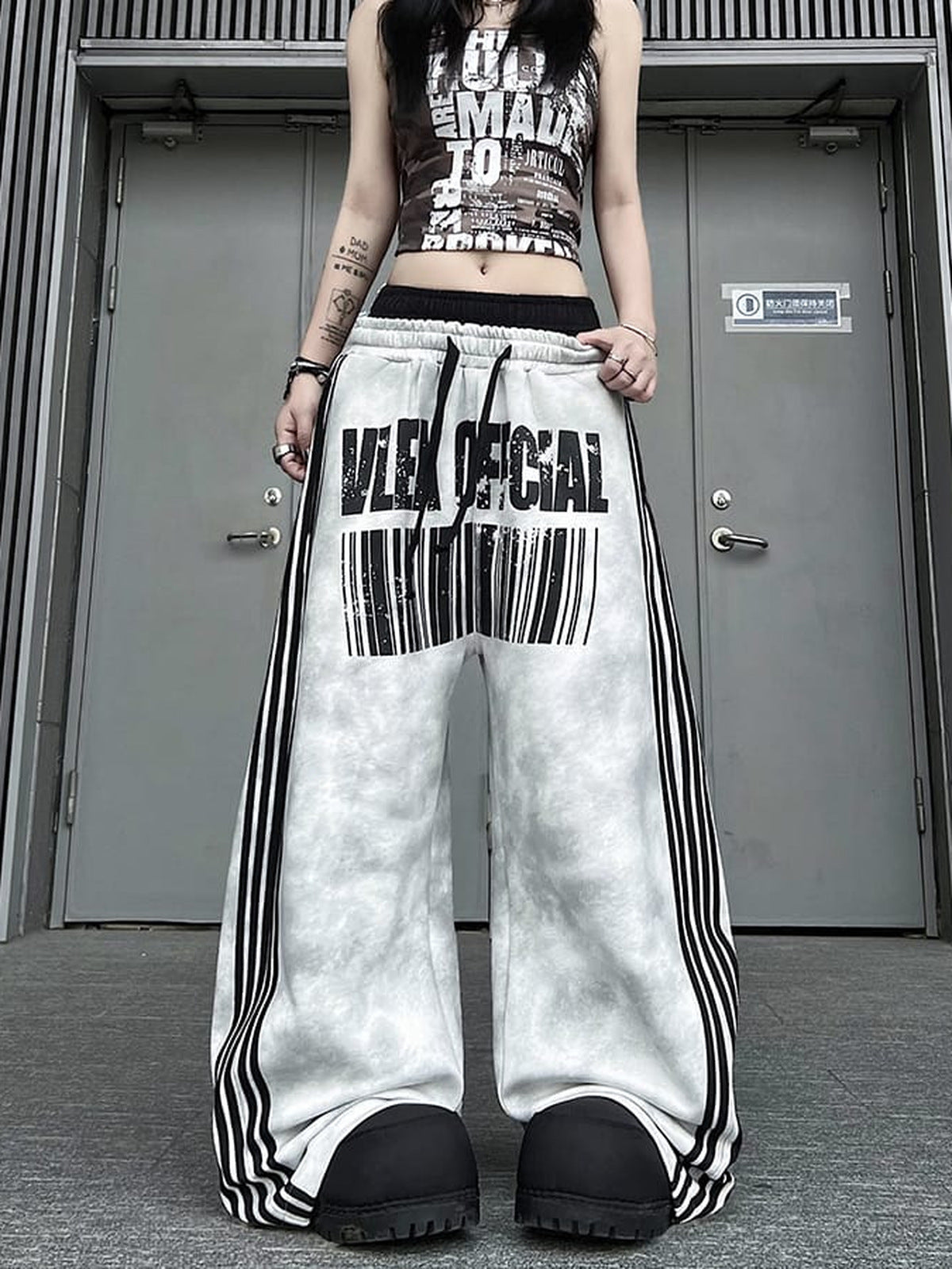 Side stripe sweatpants – Washed Grey, on model front | XoKool