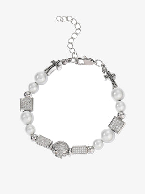 Pulsera de cuentas de perlas con cruz y calavera de strass – perla plateada, pulsera en plano | XoKool