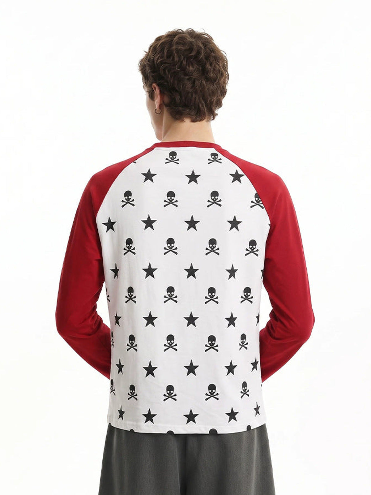 Skull raglan shirt – Red White, on model back | XoKool