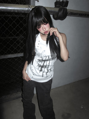 Camiseta sin mangas gráfica – en modelo, blanco, en la calle | XoKool
