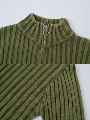 Rippstrick Strickjacke mit Reißverschluss – Olivgrün, Kragen und Rippstruktur im Detail | XoKool