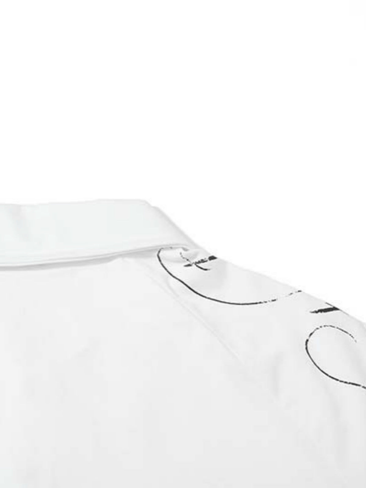 Graphic polo shirt – shoulder print close-up | XoKool