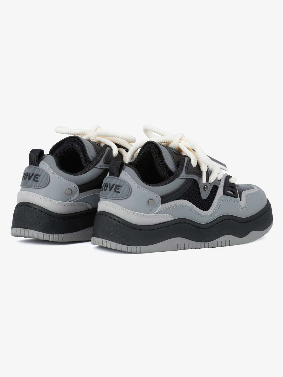 Letter patch skate shoes – detail view | XoKool