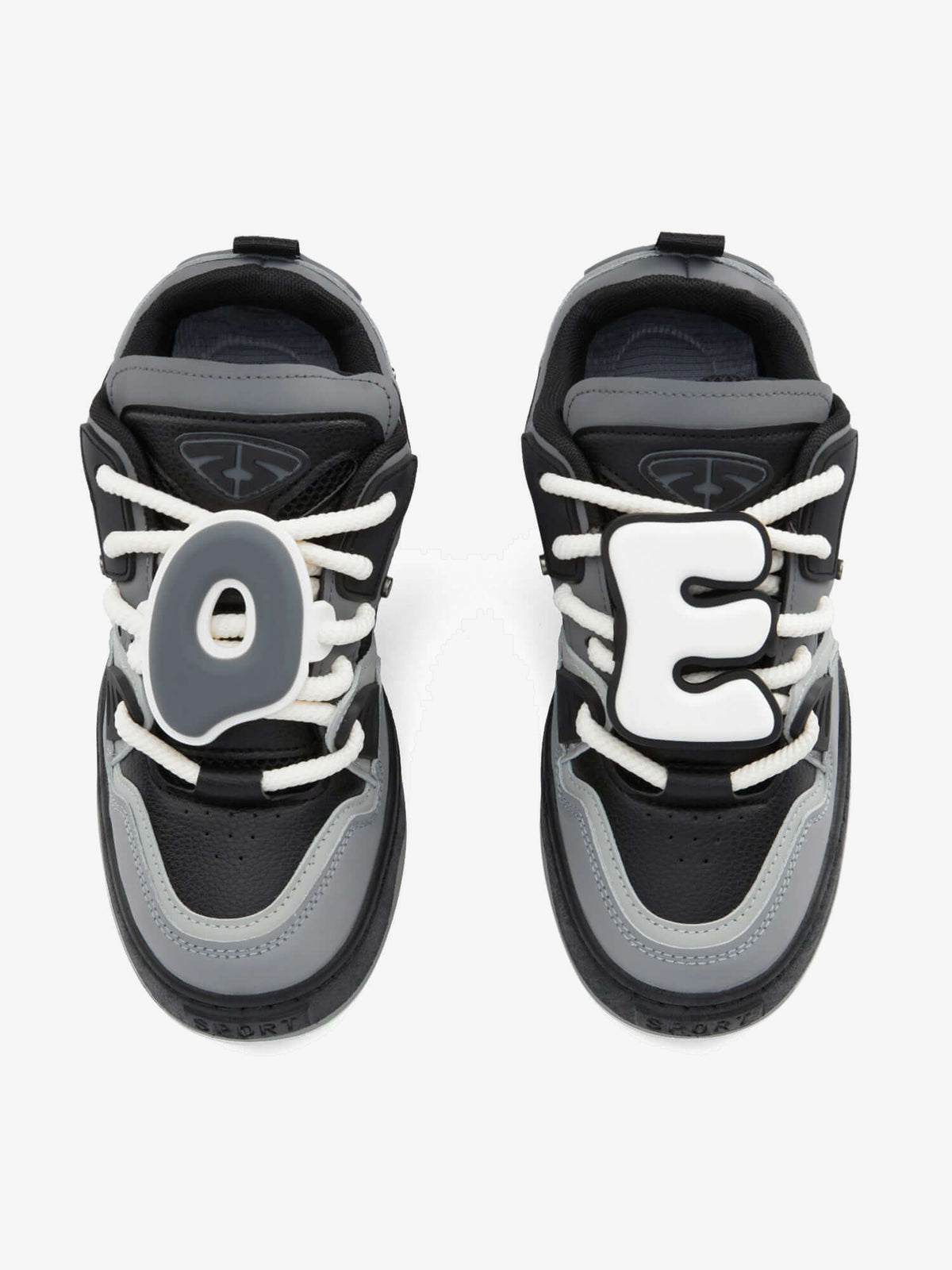 Letter patch skate shoes – detail view | XoKool