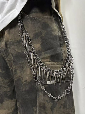 Wallet Chain mit Spikes in Gunmetal – an Camo Hose | XoKool