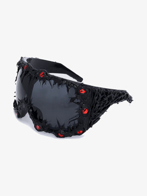 Sonnenbrille mit Spikes im Shield-Style und roten Strasssteinen – Schwarz, Schrägansicht | XoKool