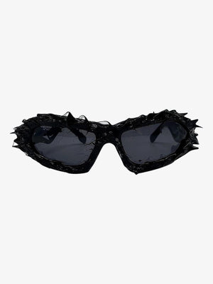 Gafas de sol punk con pinchos y patillas retorcidas – negras, frente | XoKool