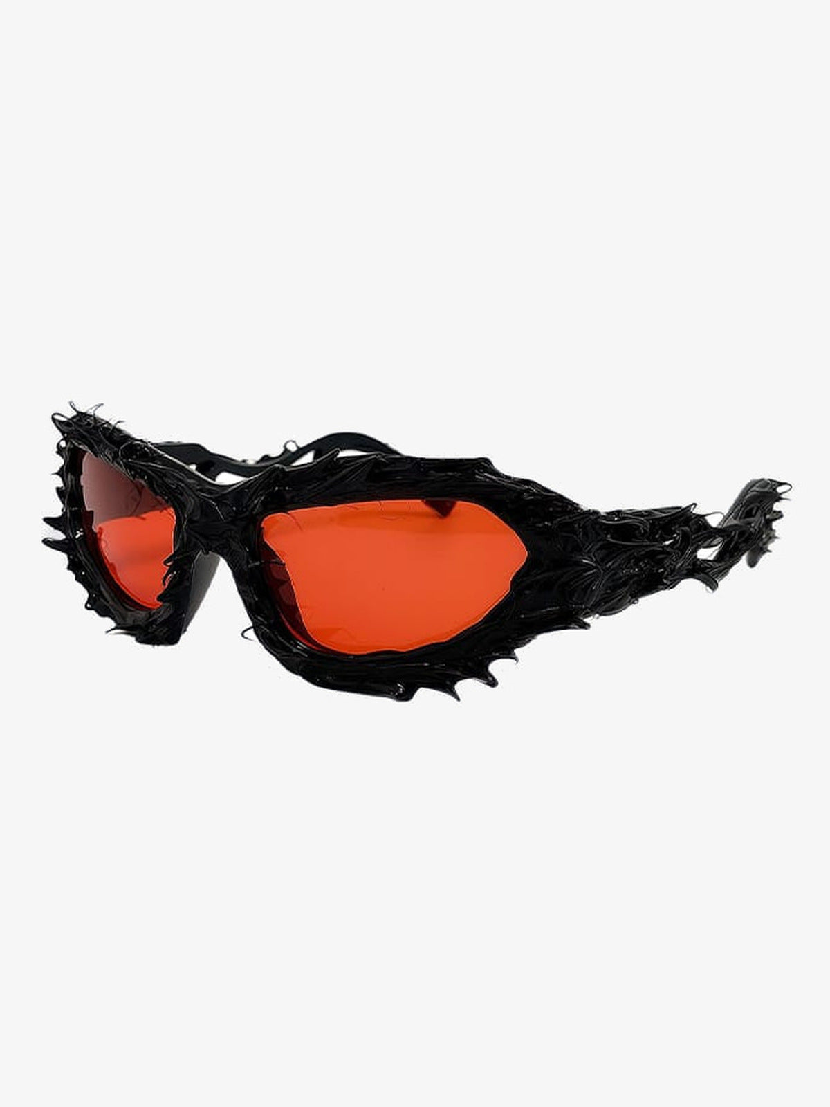 Punk-Sonnenbrille mit Spikes und gedrehten Bügeln – rotes Glas, schräge Ansicht | XoKool