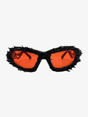 Gafas de sol punk con pinchos y patillas retorcidas – lente roja, frente | XoKool