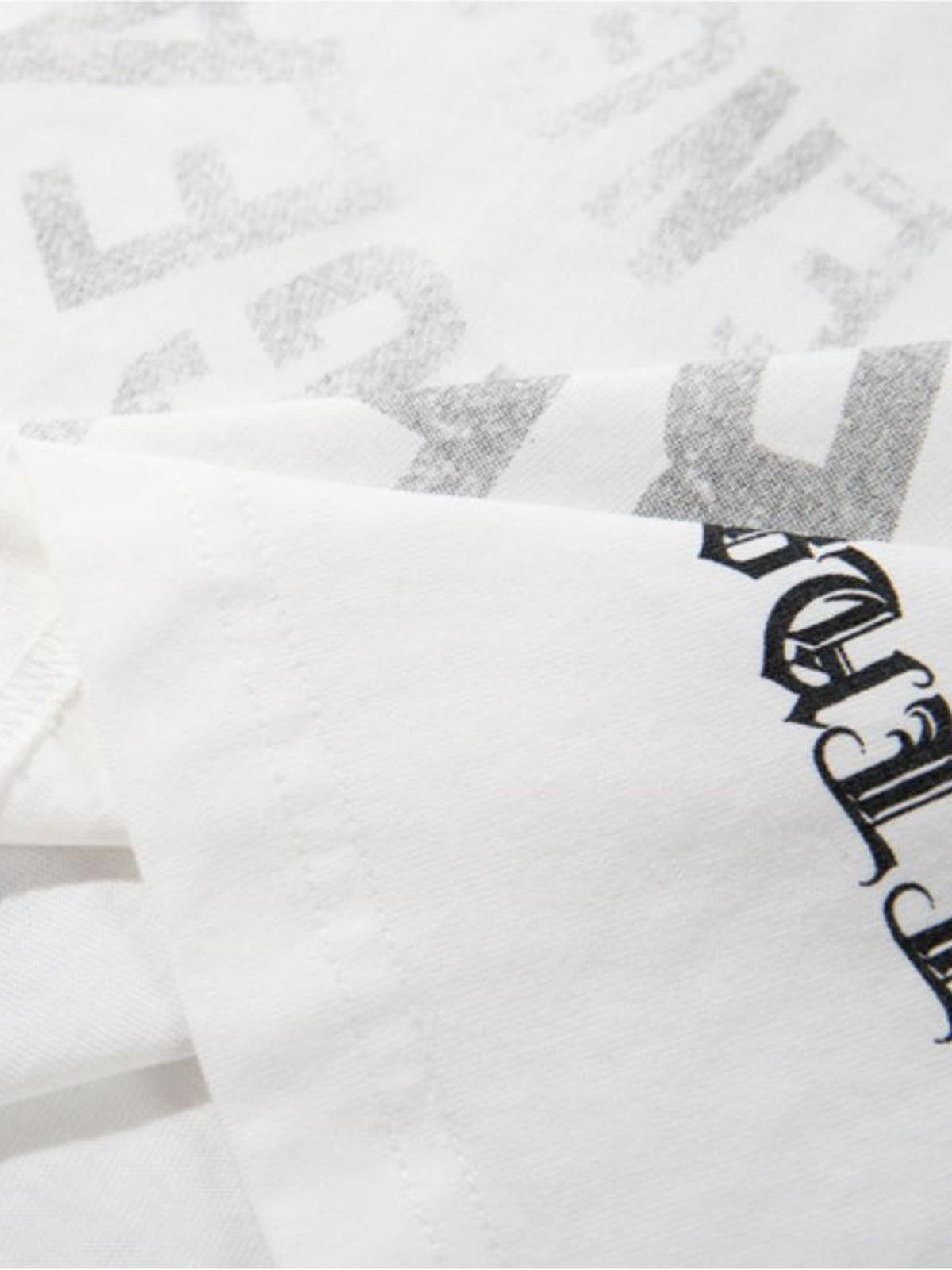 Spiral-Schriftzug Longsleeve – Blackletter-Detail am Saum | XoKool