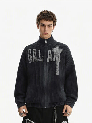 Spray Dye Strickjacke mit Kreuz-Reißverschluss und Stehkragen – Schwarz, am Model Vorderansicht | XoKool