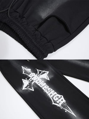 Y2K Jogginghose – Schwarz, Nahaufnahme Bund und Kreuz-Print | XoKool