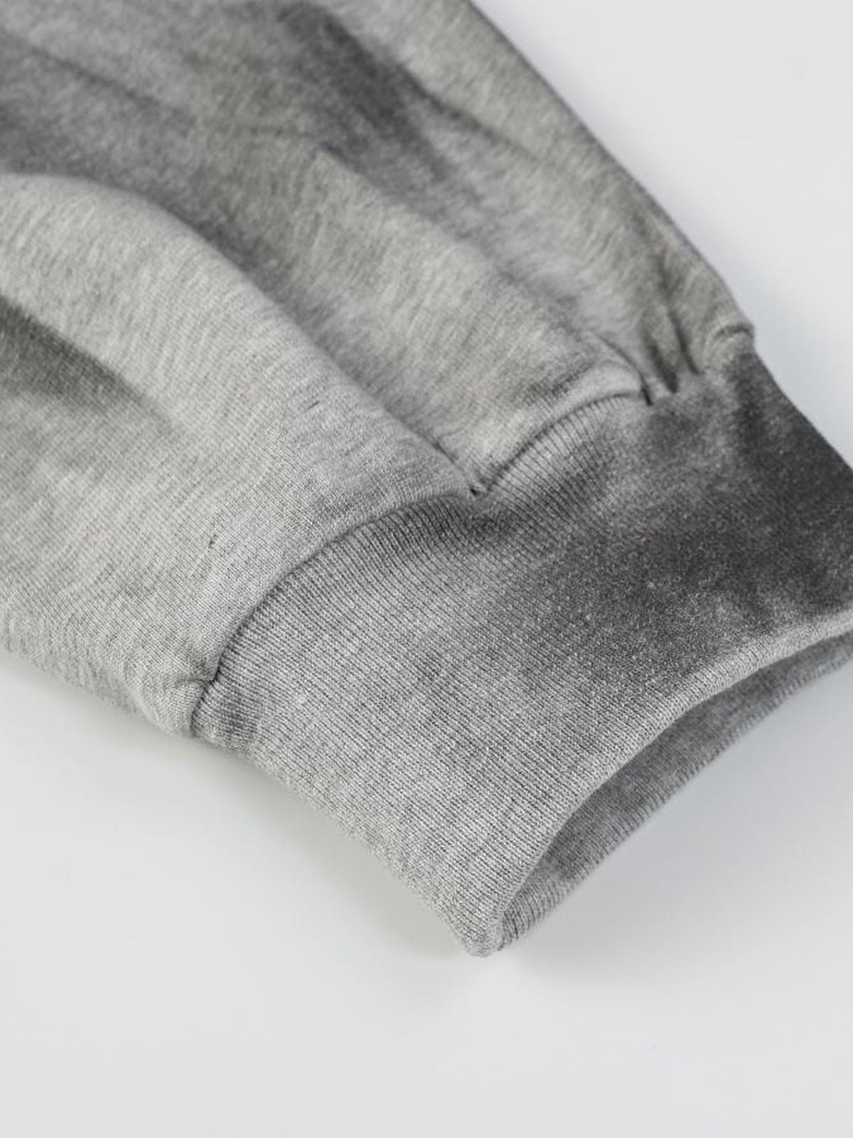 Spray Paint Sweatshirt – Heather Grau, Bündchen, Nahaufnahme | XoKool