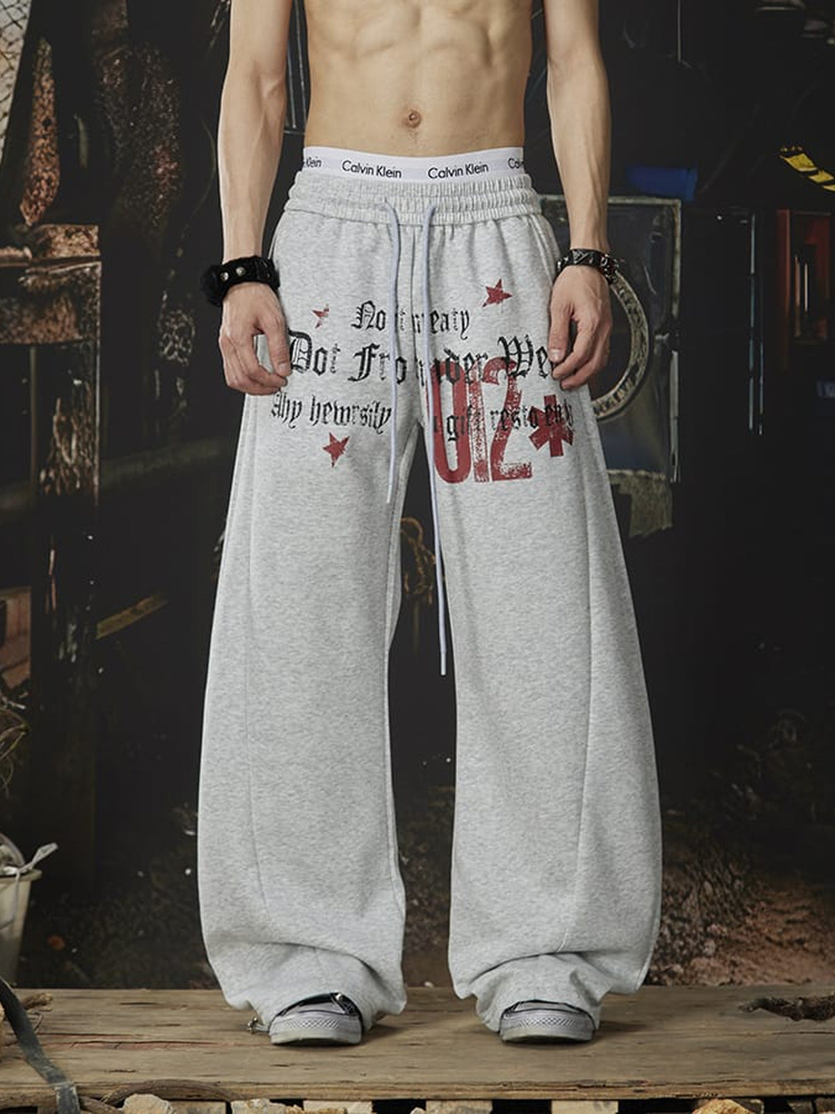 Graphic sweatpants – Heather Grey, on model front | XoKool