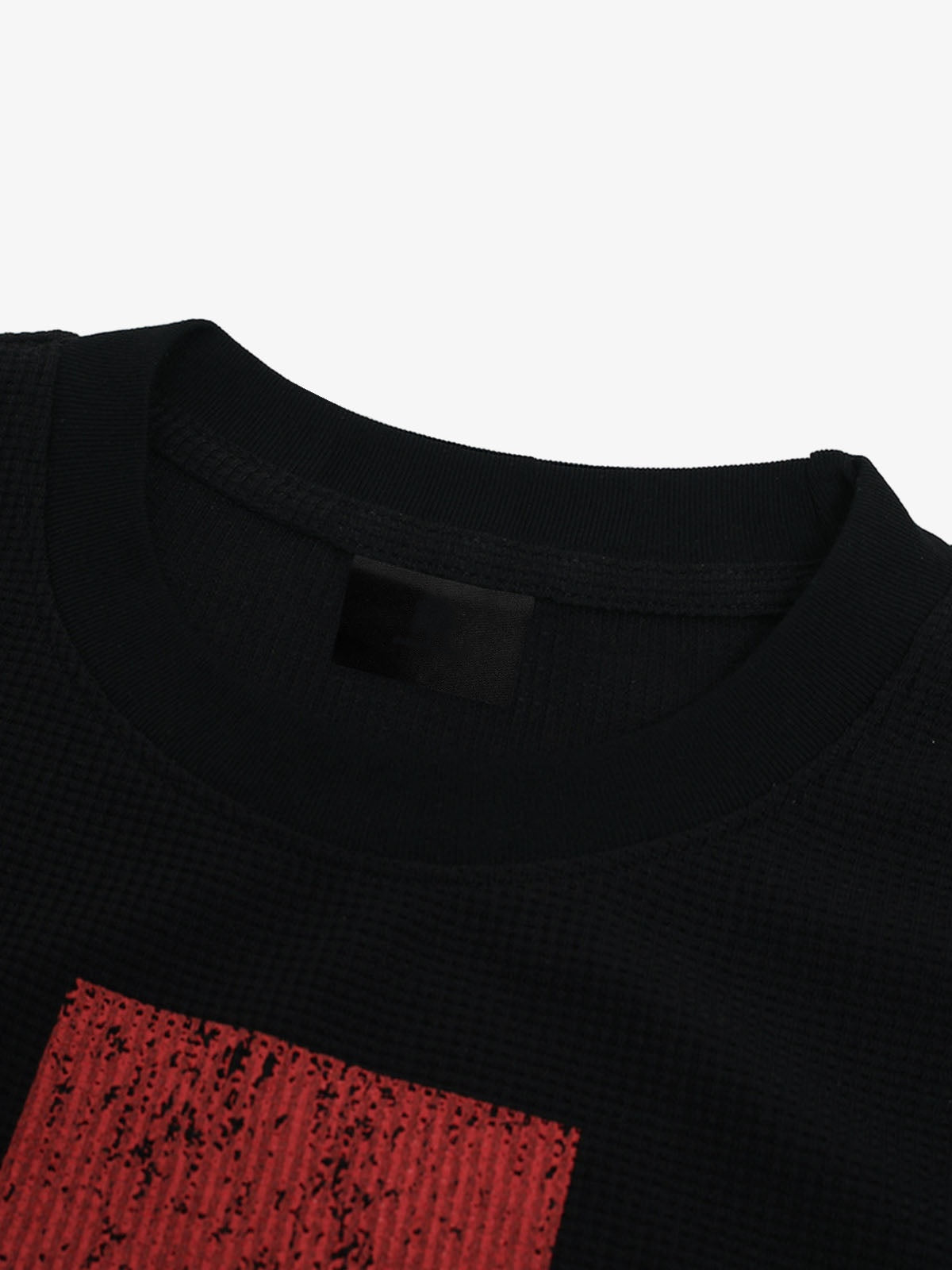 Camiseta de manga larga de waffle con cruz – detalle del interior del cuello | XoKool