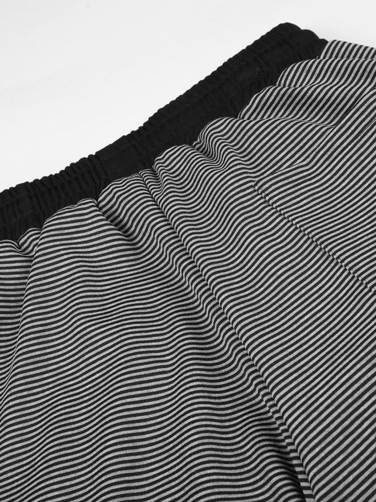 Striped cargo sweatpants – Back waistband close-up | XoKool
