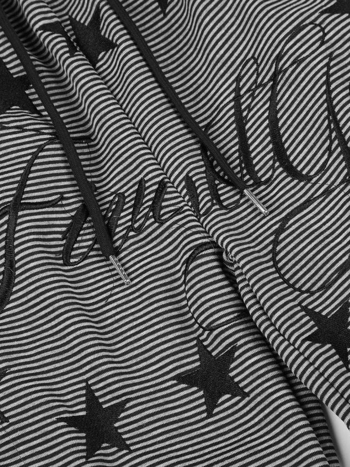 Striped cargo sweatpants – Script and star print close-up | XoKool