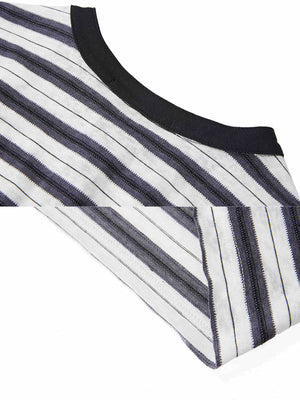 Gestreiftes Henley – Kragen und Stoff im Detail | XoKool