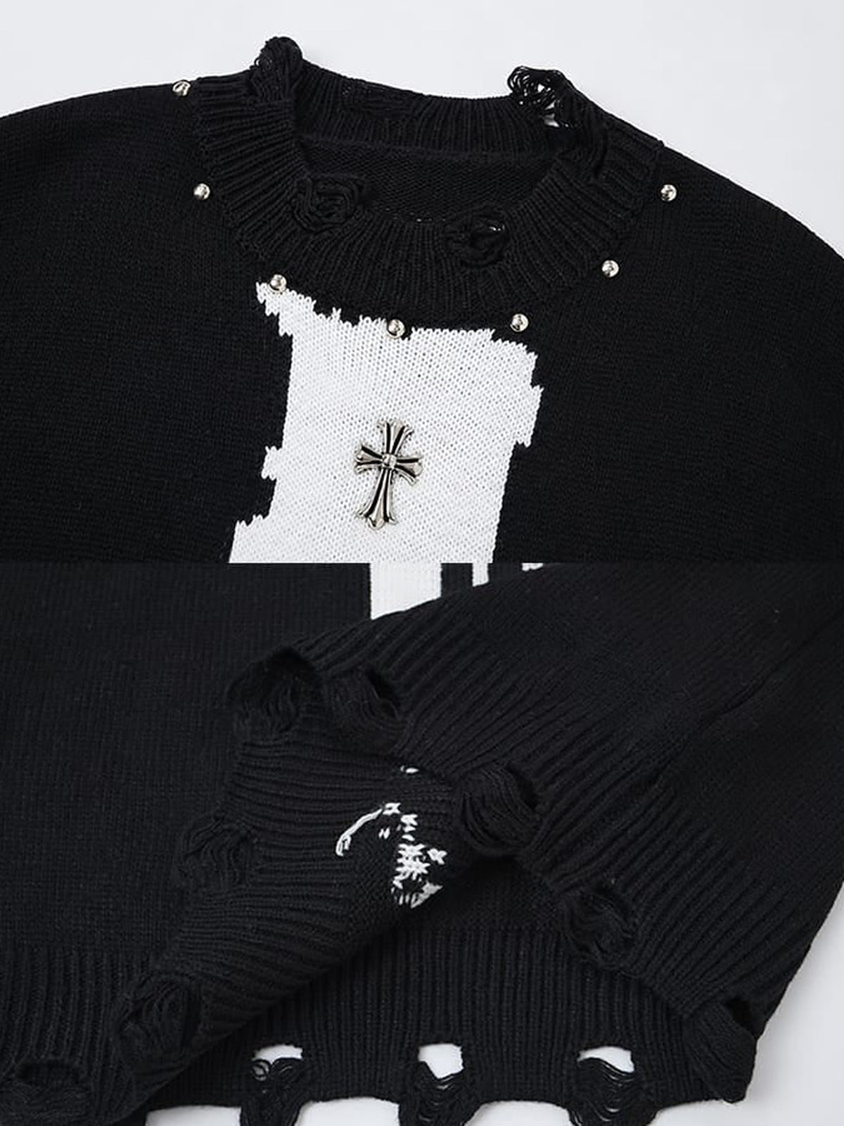 Suéter con cruz y tachuelas – negro, detalle del cuello y el bajo con tachuelas | XoKool