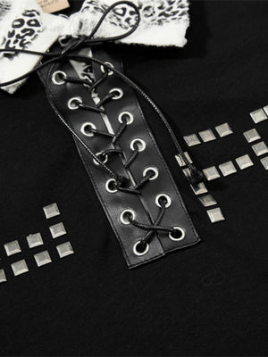 Polo con tachas – detalle de la tapeta con cordones | XoKool