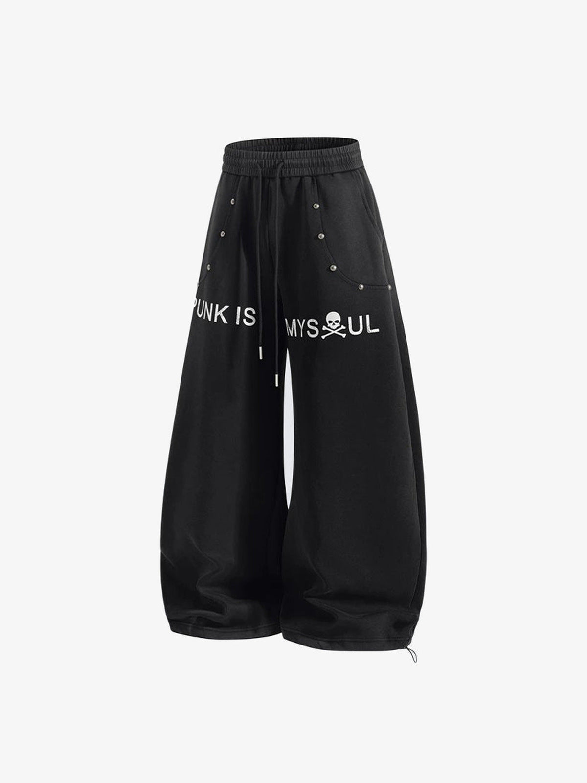 Barrel Leg Jogginghose mit Nieten und Totenkopf-Print – Schwarz, Vorderseite schräg | XoKool