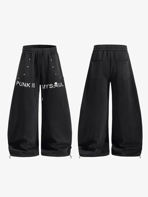 Barrel Leg Jogginghose mit Nieten und Totenkopf-Print – Vorder- und Rückseite flach | XoKool
