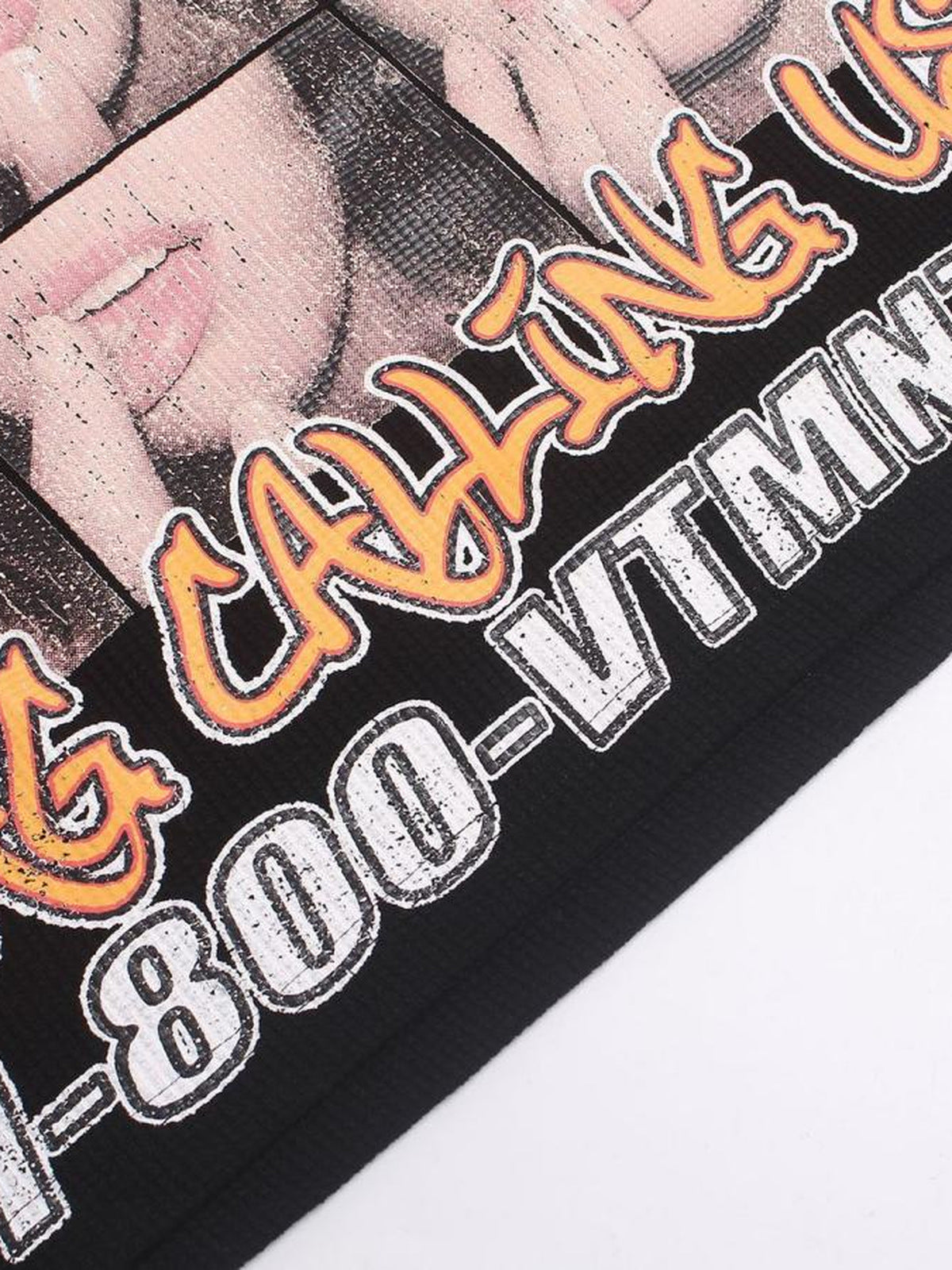 Waffel Longsleeve mit Nieten – Nahaufnahme Schriftzug-Print | XoKool