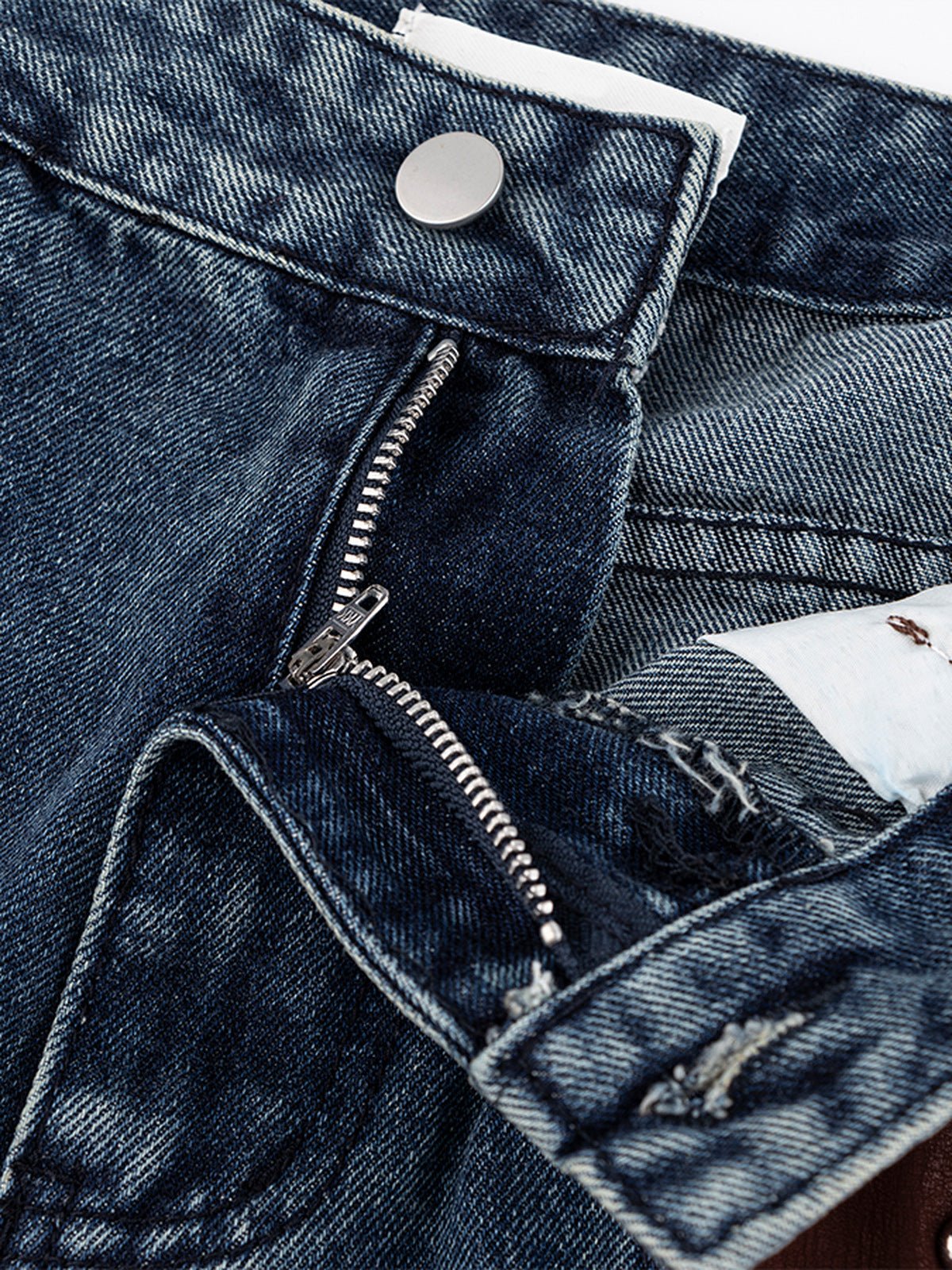 Wide Leg Jeans mit Nieten – Nahaufnahme vom Reißverschluss | XoKool