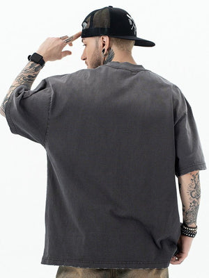 Sun Faded Boxy T-Shirt mit Text-Print auf der Brust – Schwarz, am Model von hinten | XoKool