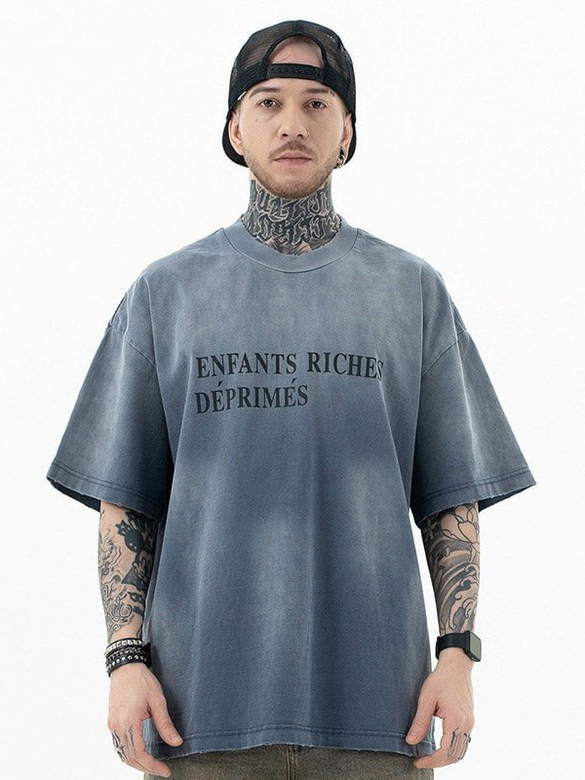 Sun Faded Boxy T-Shirt – Blau, am Model von vorn | XoKool