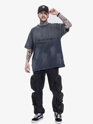 Sun Faded Boxy T-Shirt mit Text-Print auf der Brust – Blau, am Model in voller Länge | XoKool